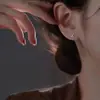 Clavo de Oreja de Letra de Plata de Ley s925 Nuevo de Moda para Mujer, Pendiente de Hélice de Alta Gama, Joyería de Oreja Elegante de Nicho para Primavera y Verano