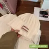 Chapéu de Lã Trançado Grosso Tendência 2025 para Mulheres para Outono e Inverno, Versátil, Circunferência da Cabeça Grande, Solto, Quente, Gorro que Afina o Rosto