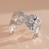 Pulseira Aberta Folha de Ginkgo Metálica Europeia e Americana, Pulseira Personalizada de Nicho Transfronteiriça, Joia Elegante e de Alto Padrão para Mulheres