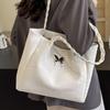 Bolsa de Nicho Estilo Coreano Feminina 2024 Novas Bolsas de Nicho Versátil Bolsa Tote de Grande Capacidade Bolsa de Ombro Trançada