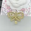 Broche Dijia Cd Modelo Nuevo 2025 con Perlas Incrustadas de Diamantes y Lazo para Mujer, Broche de Nariz de Cerdo de Perla Dulce de Gama Alta