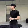 Camiseta Masculina Casual Preta Esportiva de Secagem Rápida Manga Curta Estilo Americano Verão Gola Pequena Mostrando Músculos Fitness Esportiva Casual