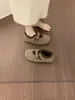 Zapatos Birkenstock retro de nicho, feos pero lindos, para mujer, con forro de felpa, adecuados para usar al aire libre, con cierre de velcro y aumento interno de altura, zapatos peludos estilo Mary Jane para usar al aire libre