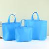 En stock bolsa no tejida al por mayor universal en blanco para publicidad bolsa de regalo no tejida de alta calidad personalizada