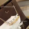 Shangmei V Oro Versión Alta CNC Colgante de Panal Oro Rosa 18K Cara Sonriente Cadena para Clavícula Transfronterizo Europeo y Americano Dropshipping