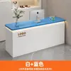 Mostrador de cajero de bar, tienda pequeña, sencilla, moderna, salón de belleza, ropa, barbería, mostrador de empresa, recepción, mostrador de recepción