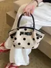 2026 Nueva Cesta de Mimbre con Lunares Transfronteriza para Mujer, Bolso Cruzado de Moda y Estilo, Bolso Cubo Versátil para Hombro