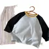 Camiseta Bangcheng para niños 2026 otoño nuevo modelo manga larga para niños bloques de color camiseta básica suéter versátil para primavera y otoño para niños