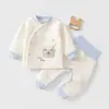 Conjunto de dos piezas cálido de tres capas, sin huesos, grado A, para recién nacidos y niños pequeños - un atuendo elegante, lindo y cómodo para mantener abrigado a tu bebé