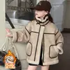 Jaqueta Integrada de Couro e Pelo Forrada com Fleece para Meninas 2026 Estilo Coreano Retrô Camurça Lã de Cordeiro Algodão Roupas Quentes para o Inverno