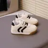 Zapatos Casuales para Caminar para Niños 2025 Verano Niños y Niñas Pequeños Malla Blancos Zapatos Suela Suave Antideslizante Deportivos Casuales Zapatos de Skate