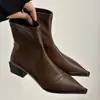 Botas curtas de bico fino estilo coreano para mulheres, novas botas de outono e inverno 2026, botas de salto grosso slim moda europeia e americana, botas de moda de nicho
