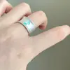 Anillo apilable vintage usado estilo old money anillo de oro exagerado joyería de alta gama accesorio de anillo abierto versátil
