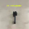 Accesorios para máquina de dobladillo 335: soporte de barra de aguja, pinza de hilo, palanca de resorte de altura uniforme, llave de aguja inversa, barra de dientes, base del tubo de arrastre
