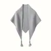 Xale triangular de cashmere com franjas feito à mão para mulheres, novo estilo outono/inverno, multifuncional, quente e fornece proteção para o pescoço. Novo estilo outono/inverno