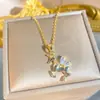 Nuevo producto: Brillante Cadena de Titanio con Imitación de Calcedonia y Diamantes Completos para Mujer, Exquisita y de Alta Gama con Borla de Calabaza, Cadena Ligera de Lujo para Clavícula