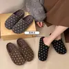 Zapatos Birkenstock de Suela Gruesa con Lunares y Punta Cerrada Semiabiertos para Mujer Ropa Exterior 2026 Nuevo Otoño/Invierno Mula con Forro de Terciopelo Pantuflas de Algodón Birkenstock