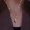 Collar Ramas Doradas y Hojas de Jade Femenino Transmisión en Vivo de TikTok Venta Caliente Entrada Lujo Diseño Nicho Moda Celebridad de Internet Colgante Cadena Clavicular Cadena de Collar