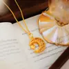 Tienda de Oro El Mismo Estilo de Zhou Colgante Tejedor de Sueños de Estrella y Luna Chapado en Oro, Collar Compañero de Estrella y Luna, Joyería de Lujo Ligero de Alta Gama para Mujeres Venta al por Mayor