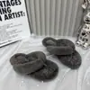 Primer Encuentro con Estilo Coreano 2026 Otoño/Invierno Nuevas Pantuflas Peludas para Mujer, Uso Exterior, Chanclas de Dedo, Pantuflas Peludas de Suela Gruesa, Modernas