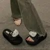 2026 Nuevas Chanclas Gruesas Lindas de Hello Kitty para Mujer, Calzado de Verano para Exteriores con Faldas, Sandalias de Playa Antideslizantes para Mujer
