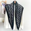 Novo Lenço Triangular de Outono e Inverno Lenço Retrô de Espinha de Peixe de Alta Qualidade Lenço Decorativo para Combinar com Camisa Feminina Lenço Xale