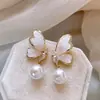 Pendientes de Nuevo Estilo 2026 para Mujer, Estilo Super Hada, Pendientes de Perla Mariposa de Lujo Ligero, Diseño de Nicho, Sensación de Alta Gama, Pendientes Elegantes al por Mayor