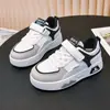 Zapatos deportivos y zapatillas para niños 2026 nuevos moda infantil primavera y otoño zapatos casuales para niñas y estudiantes zapatos blancos de moda