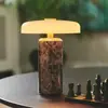 Luminária de mesa recarregável Trip Carrara dinamarquesa com carregamento USB-C, adequada para ambiente de quarto e decoração de sala de estar