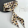 Bufanda-Collar de Cuello Desplegable Retro Marrón Estilo Francés con Elementos de Lunares y Cuadros, Accesorios Únicos de Nicho para Mujeres en Otoño e Invierno
