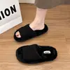 Chinelos abertos da moda para mulheres, simples e casuais para usar ao ar livre, chinelos de casa para outono e inverno, chinelos de algodão planos fofos 2026 novos