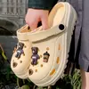 Clogs de enfermeiro respiráveis de novo estilo, modernos, fofos, leves para uso externo no verão 2026, sandálias de exterior