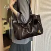 Bolso de mano vintage plisado para mujer, nueva versión coreana 2026, bolso de hombro de gran capacidad, bolso de mano versátil de nicho para el día a día, moderno