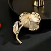 Broche de Diente de León Rojo de Lujo Ligero y de Gama Alta, Accesorio Elegante, Broche de Lujo Ligero de Gama Alta, Accesorio para Ropa, Fábrica de Origen