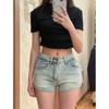 Shorts de mezclilla de pantorrilla ancha para mujer de color claro y estilo spicy girl, verano nuevo de cintura alta elásticos adelgazantes corte A ajustados a la cadera