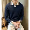 Outono/Inverno 2026 Casual de Alta Qualidade Color-Block Gola Turn-Down Slim Fit Camisa de Tricô Moda Branca Polo Masculina para Negócios