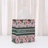Bolsa de Mão Laminada TNT Floral Moda Impermeável Sacola de Embalagem para Viagem Sacola de Embalagem para Sobremesas Confeitaria Atacado