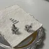 Brincos de Tarraxa Borboleta Vazada Exquisitos Versáteis Estilo Doce Minimalista Cravejados com Diamantes Moda Leve Luxo Temperamento Tendência de Alta Qualidade para Mulheres