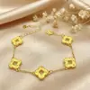 Pulseira de trevo de quatro folhas oca estilo joalheria dourada com alta retenção de cor e brilho deslumbrante, joias de flor de trevo de quatro folhas para atacado