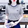 Nueva Camiseta de Manga Corta a Rayas de Verano 2025 para Mujer, Top con Diseño Bordado, Holgada, Cuello Redondo, Moderna Camiseta con Hombro Derecho