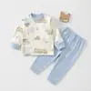 Conjunto de roupa íntima de outono para meninas, adequado para crianças de 1 a 3 anos, incluindo blusas e calças de outono, pijamas quentinhos de fleece para o inverno e um conjunto de roupa de casa de qualidade A.