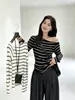 Fábrica de Suéteres Fuente Dalan: Tops versátiles de rayas, hombros descubiertos, para otoño e invierno, nuevo diseño, corte ajustado, venta al por mayor y hechos a medida directamente del fabricante