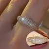 Anillos de Lujo Ligero Europeos y Americanos Incrustados con Circonita, Venta Caliente Transfronteriza Versátiles de Alta Gama Estilo Fiesta de Cena Anillos de Moda Exquisitos