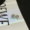 Tiktok mismo estilo diseño de lujo ligero sin agujero para la oreja pendientes magnéticos incrustados de diamantes clip para la oreja pendientes de temperamento femenino Corea del Sur