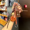 Miu Anillo de Llavero de Pan con Agua Alcalina Resina Pan Colgante de Llavero de Bolsa de Chocolate Regalo de Graduación