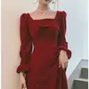 Vestido para Brinde da Noiva 2026 Novo Outono Vestido de Festa Vermelho Adequado para Mulheres Baixas para Casamento, Noivado e Baile de Formatura