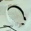 Faixa de Cabeça Preta e Branca com Bolinhas Simples e Estilosa Nova Tendência Aumenta a Altura Topo Craniano Elegante Acessório de Cabelo para Exterior