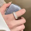 El mismo deslumbrante anillo de circón de Xiaohongshu, un diseño de nicho con alto valor estético, adecuado para el dedo índice, joyería versátil