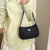 Bolso de Hombro Ligero de Nailon para Mujer, Bolso Hobo Pequeño con Adorno de Mariposa, Bolso de Mano Casual con Cremallera para Ocasiones Diarias y de Fiesta