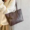 Bolsa de mano retro de alta gama para mujer, nueva colección de otoño 2026, bolsa de gran capacidad para el día a día, bolso de hombro exquisito y versátil